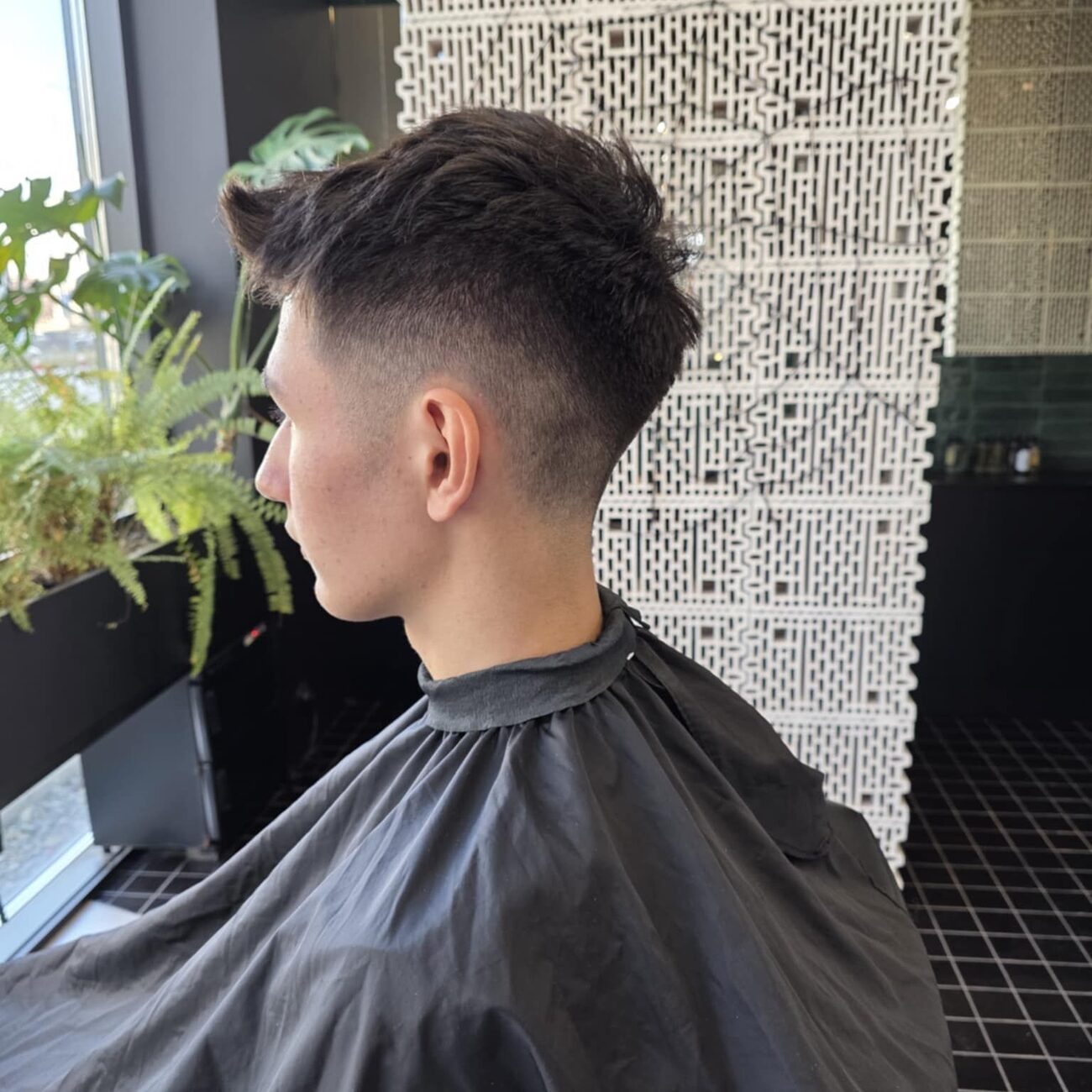 Strzyżenie z fade wykończone modelowaniem brody